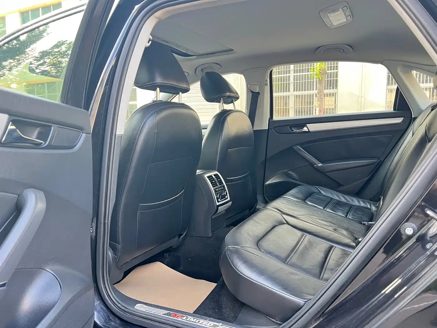 Volkswagen Passat 2015 1.8TSI DSG Prestige Edition фото 7