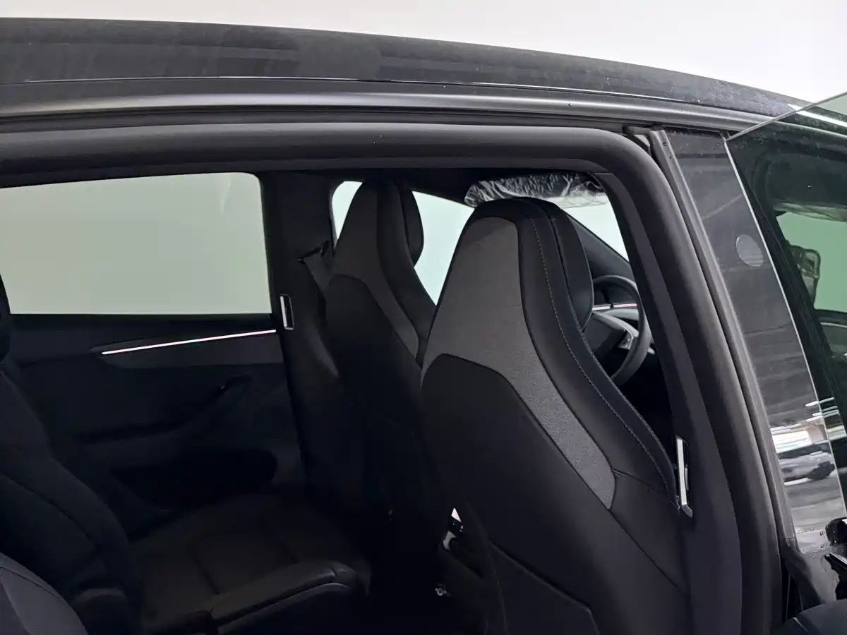 Фото 6 - Tesla Model Y L