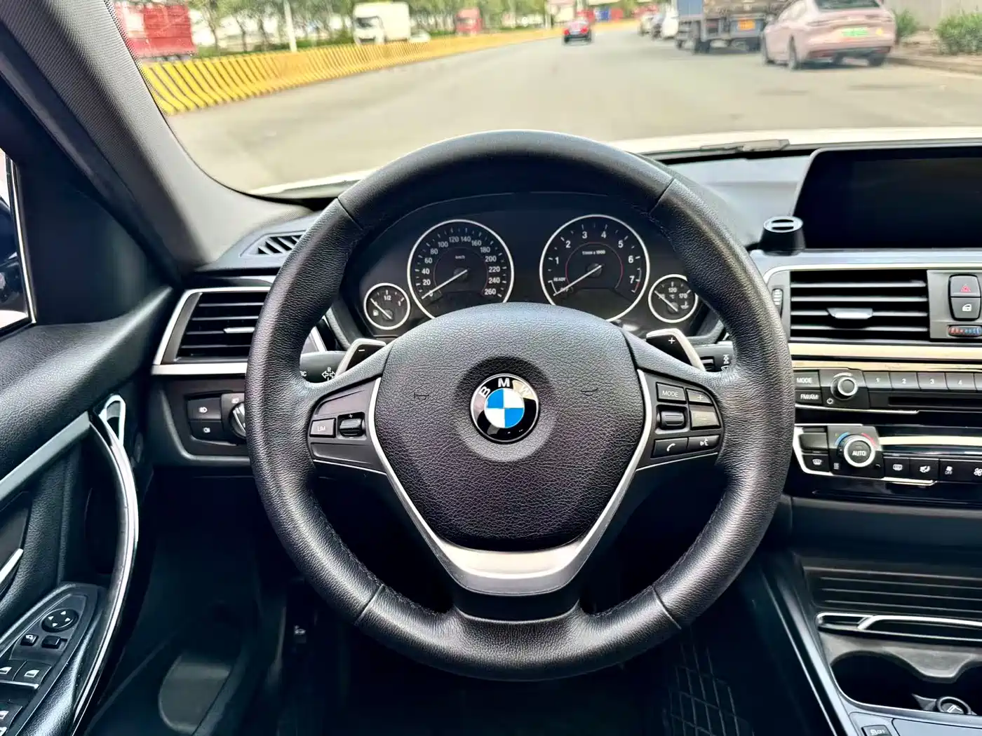 BMW 3 Series 2017 320Li M Sport фото 12