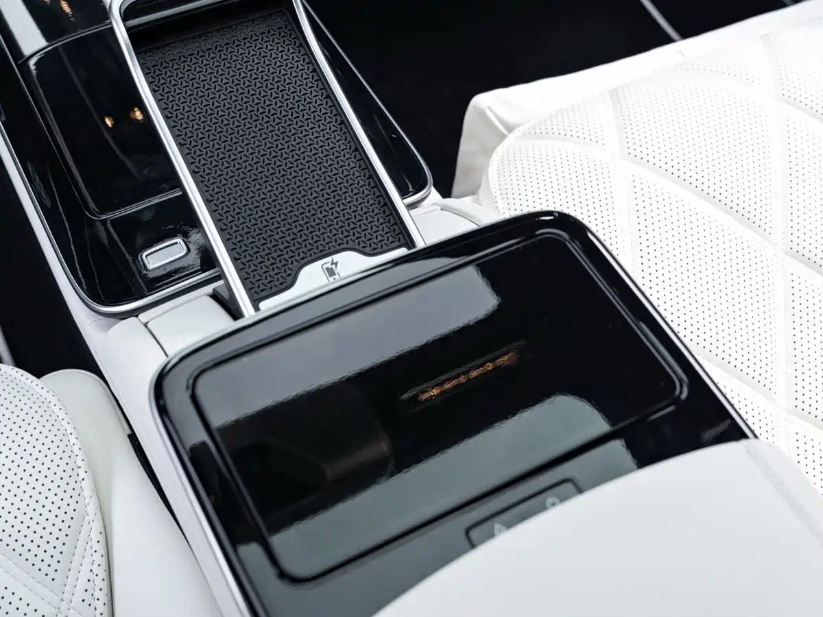 Mercedes-Benz Maybach S-Class 2022 S 680 4MATIC Craftsmanship Limited Launch Edition фото 24