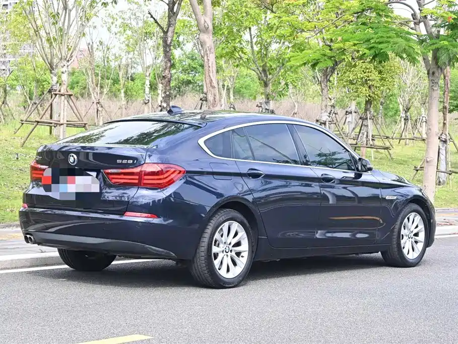 BMW 5 Series GT 2014 528i Leading фото 4