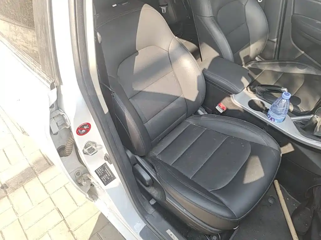 Фото 25 - Geely Vision