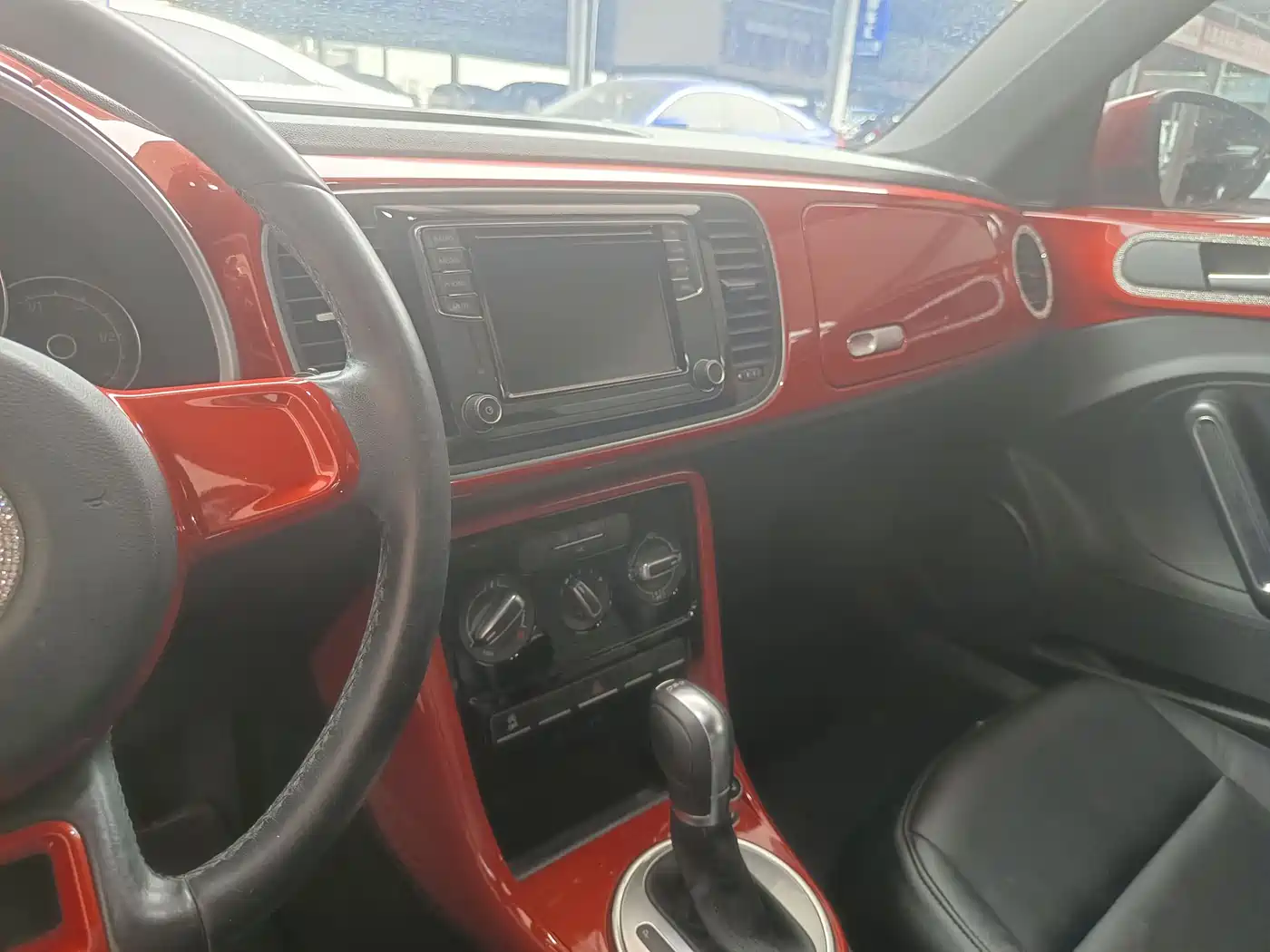 Volkswagen Beetle 2017 180TSI Enjoy фото 10