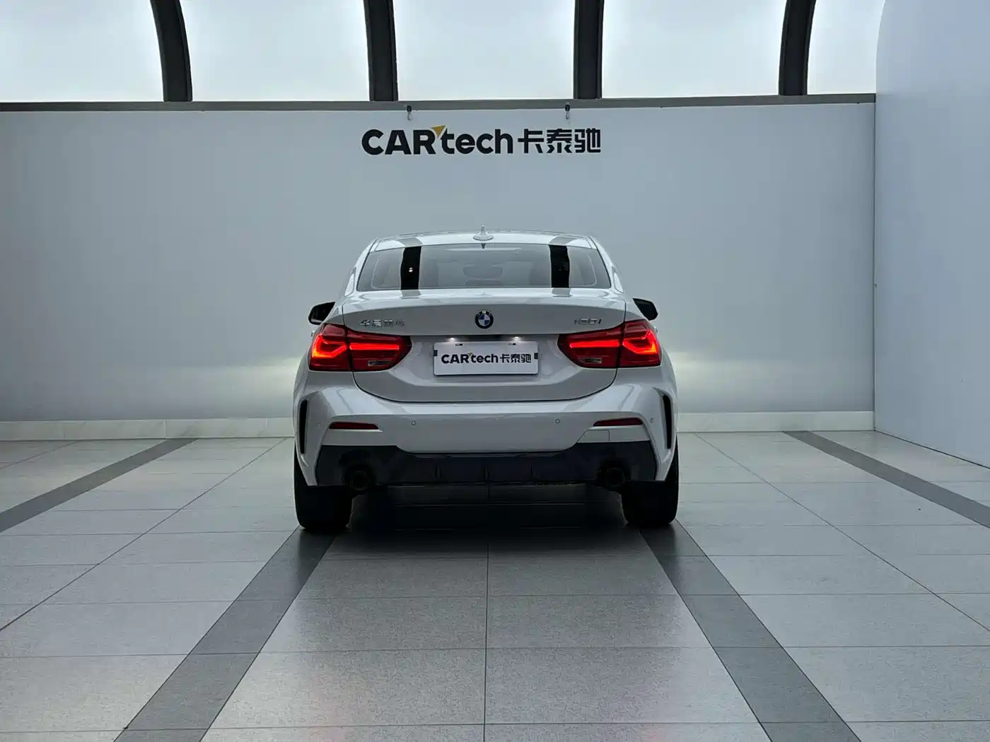 BMW 1 Series 2022 120i M Sport Shadow Edition фото 4