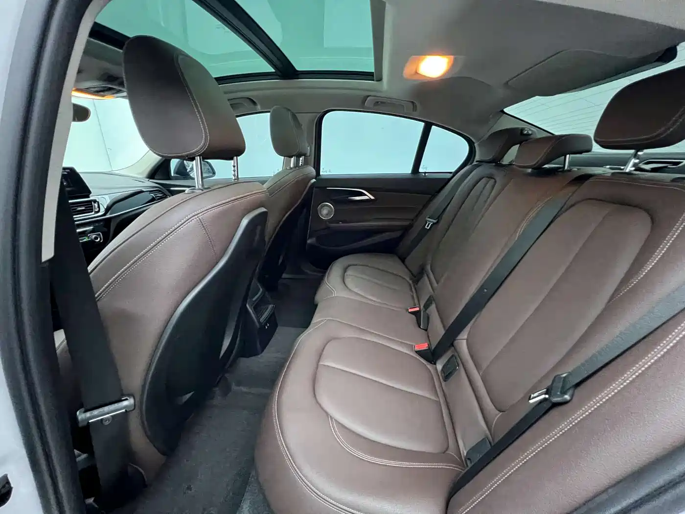 BMW 1 Series 2022 120i M Sport Shadow Edition фото 11