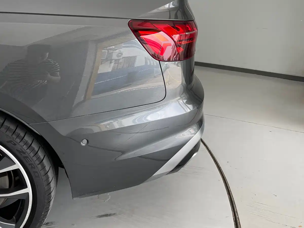 Photo 10 - Audi A4L