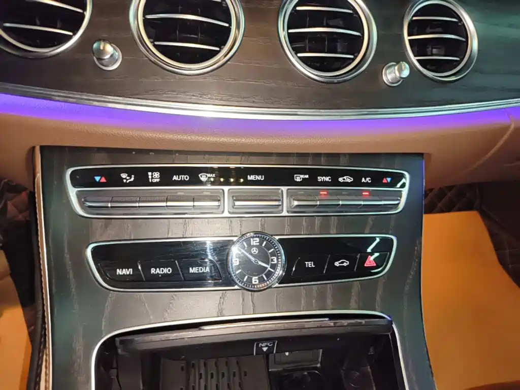 Photo 13 - Mercedes-Benz E-Class