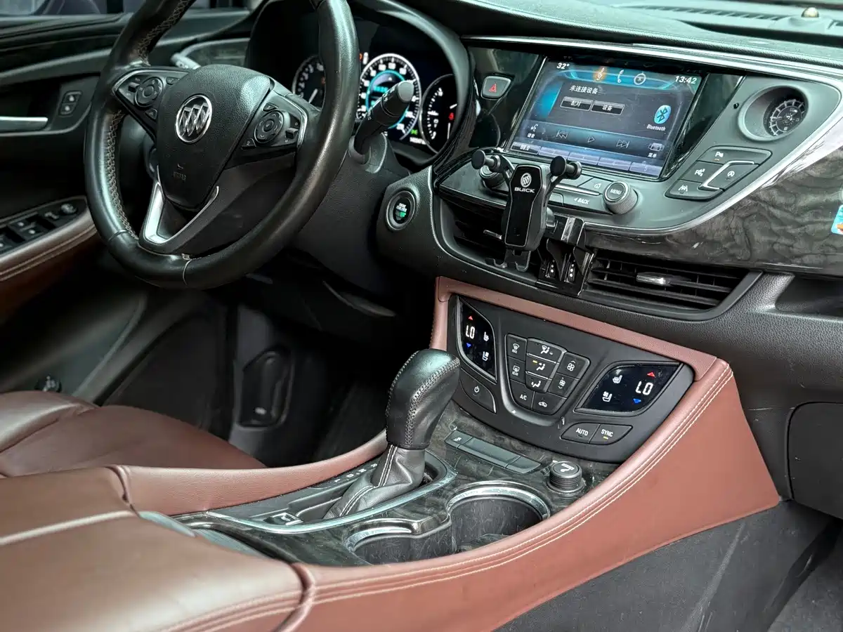 Фото 6 - Buick Envision Plus