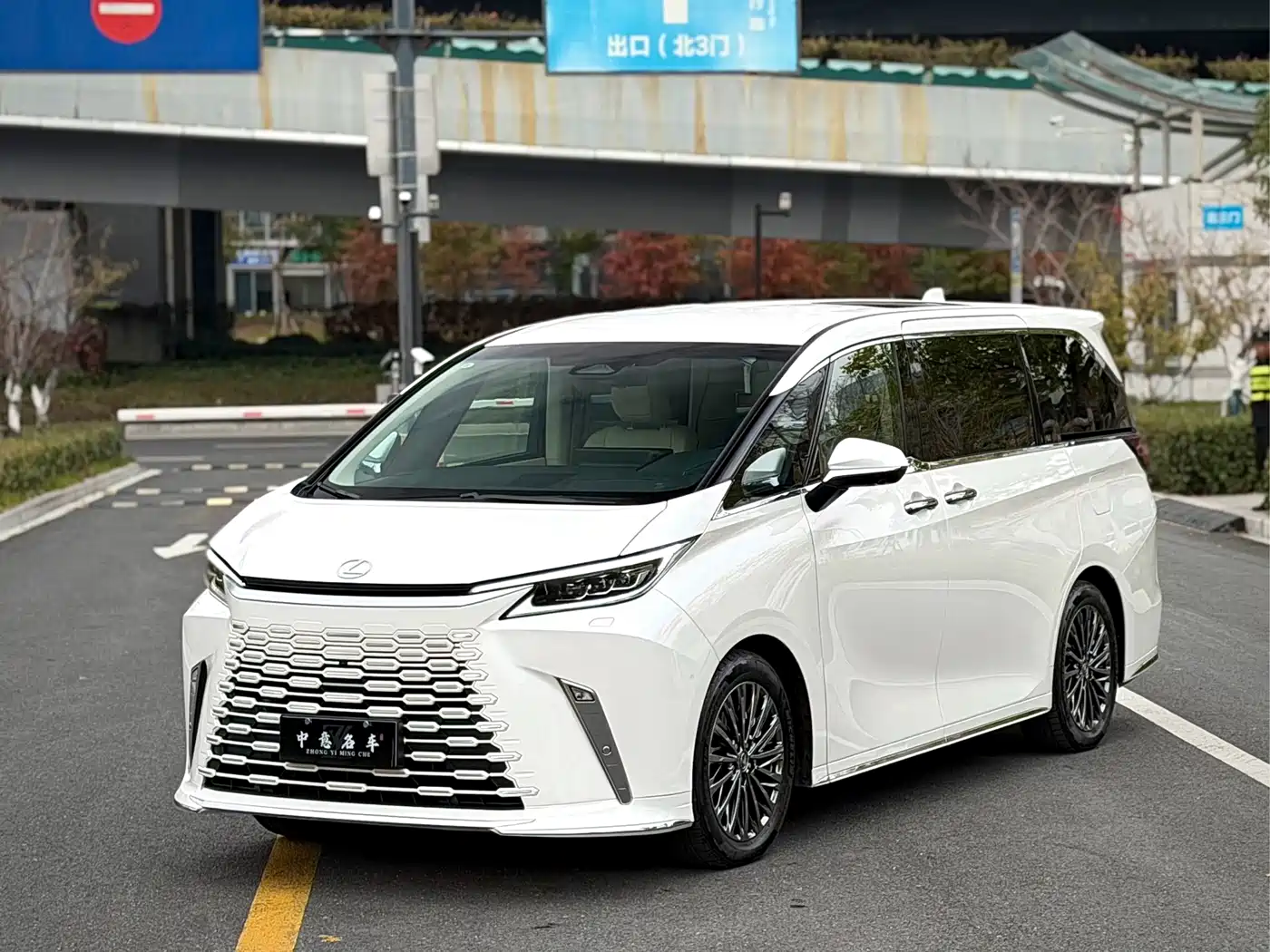Lexus Lexus LM 2023 350h 7-Seater Elegance Edition