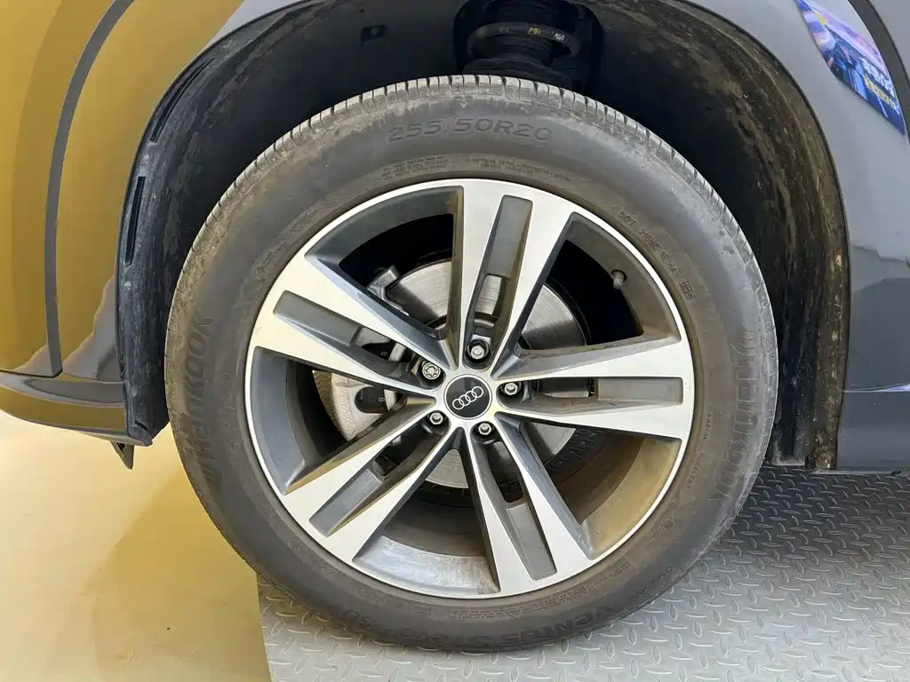 Photo 6 - Audi Q6