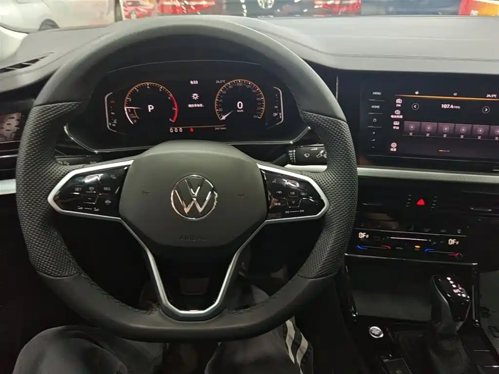 Volkswagen Passat 2024 380TSI Dragon Soaring Edition фото 11