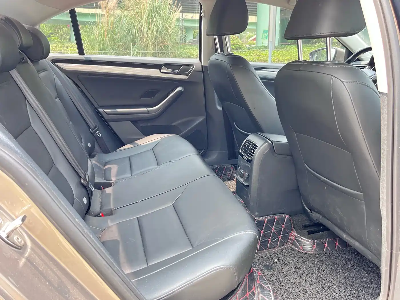 Volkswagen Sagitar 2015 1.6L Automatic Comfort фото 10