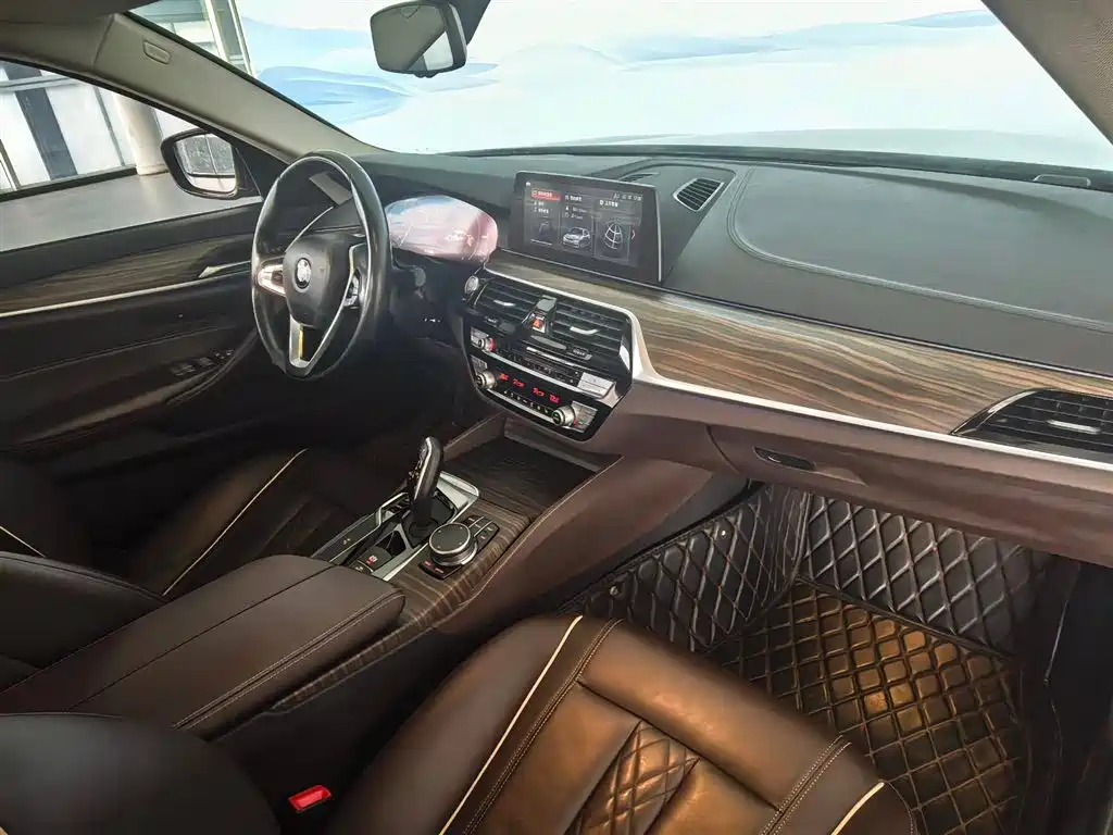 Photo 20 - BMW 5 Series