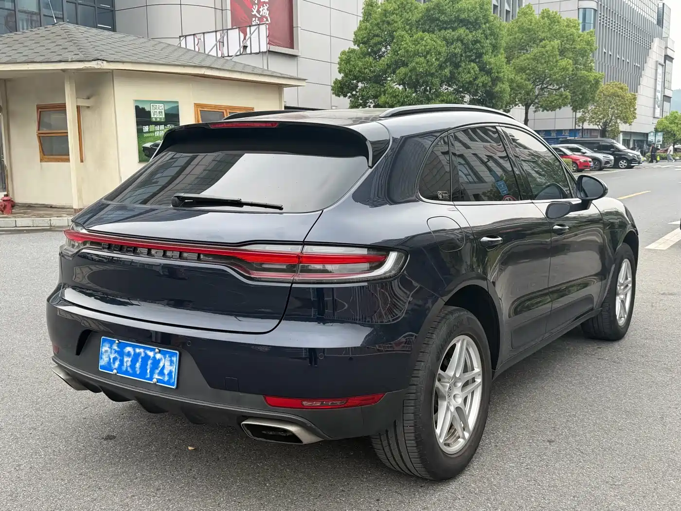 PORSCHE MACAN