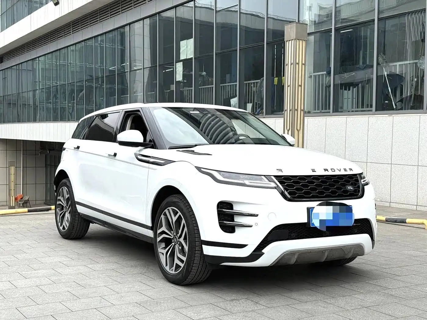 Land Rover Range Rover Evoque 2023 Range Rover Evoque L 249PS Luxury Edition фото 3