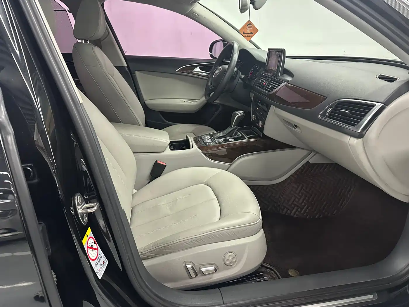 Фото 4 - Audi A6L