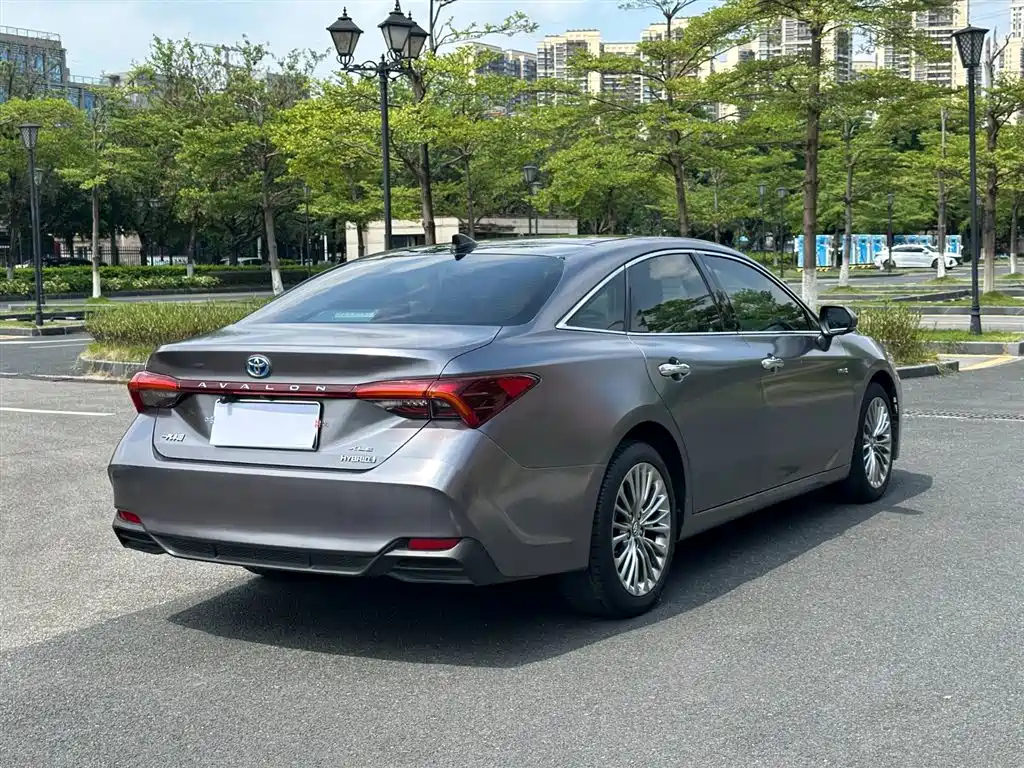 Toyota Avalon 2019 Hybrid 2.5L XLE Premium Edition China VI фото 17