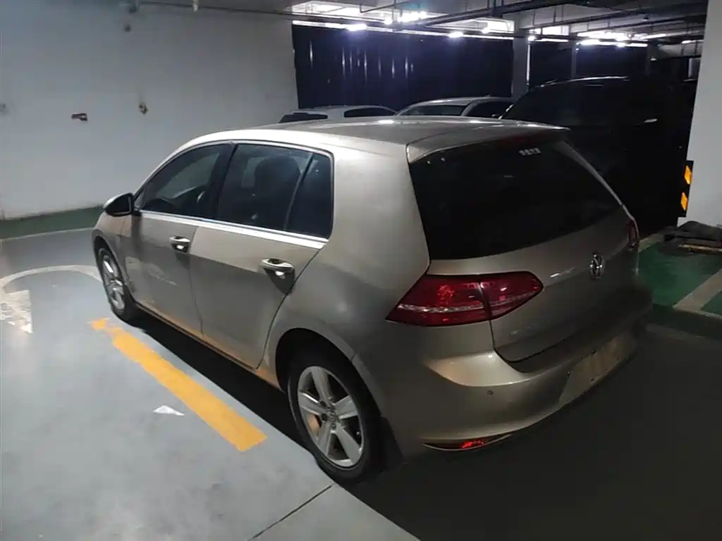 Volkswagen Golf 2014 1.6L Automatic Comfort фото 5