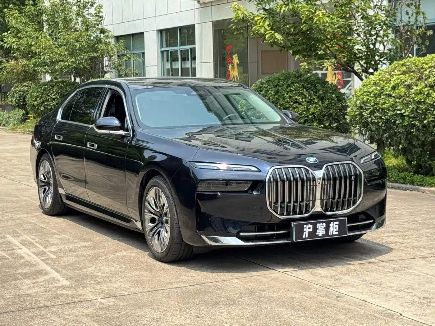 BMW i7 2023 eDrive50L Leading Luxury Package фото 7