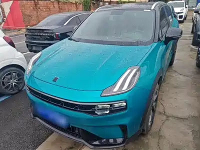 Lynk & Co 06