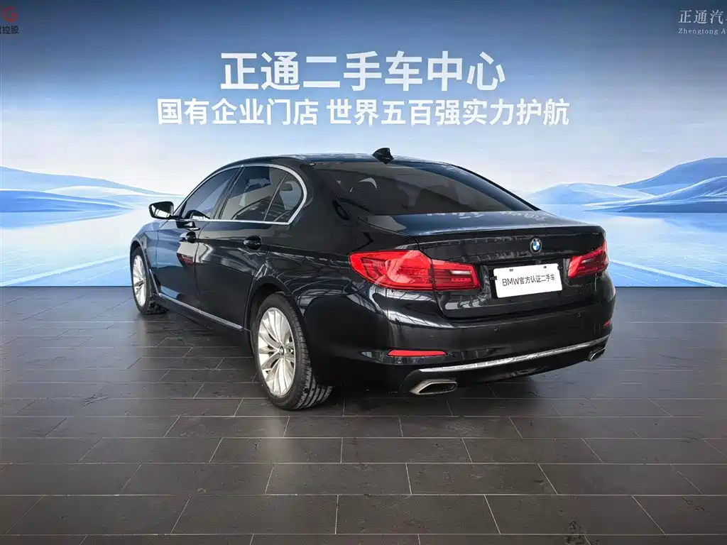 Photo 4 - BMW 5 Series