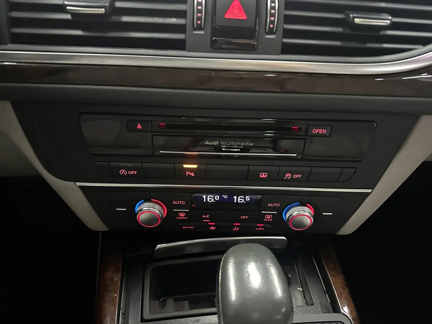 Фото 10 - Audi A6L
