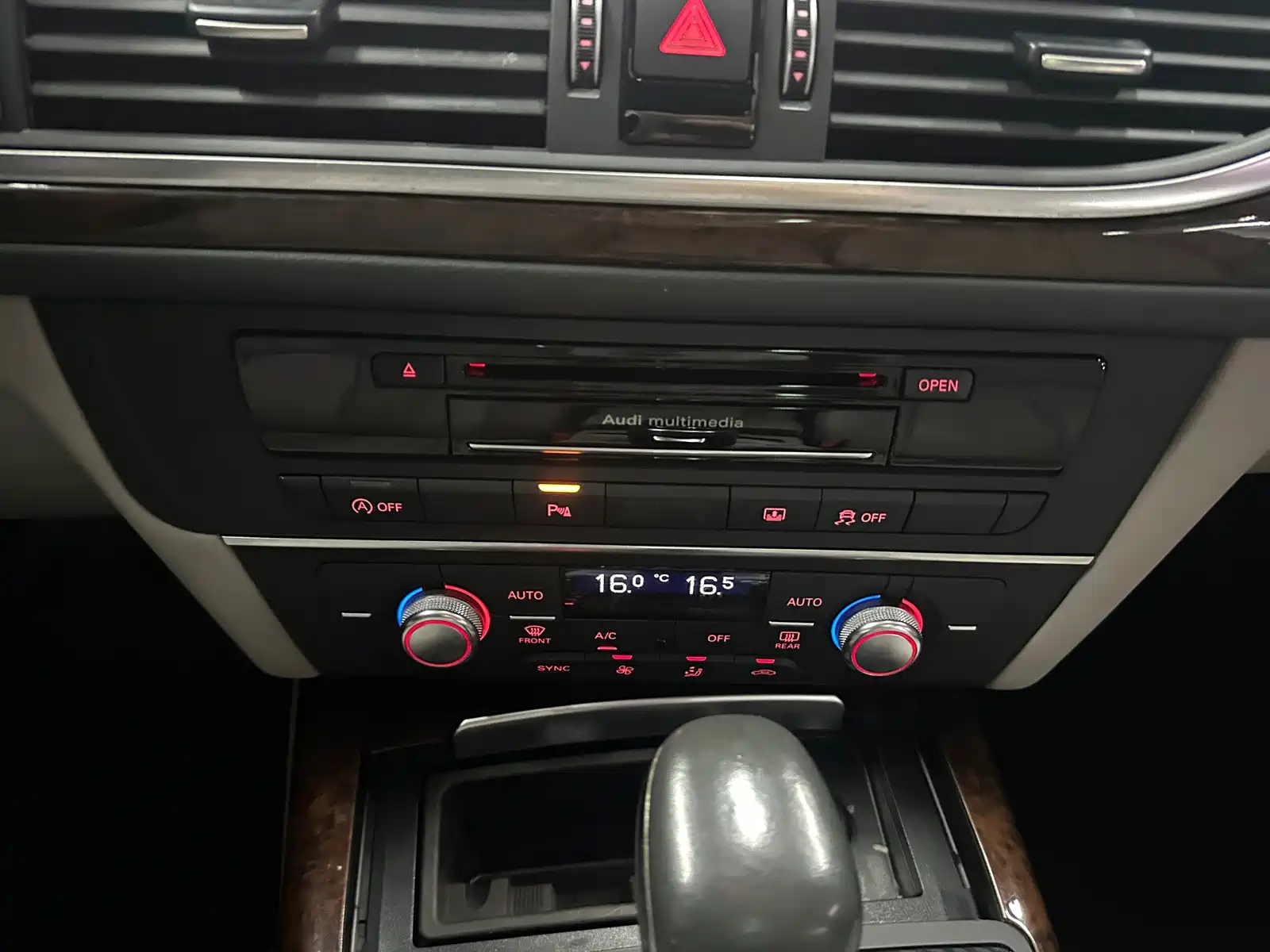 Photo 10 - Audi A6L