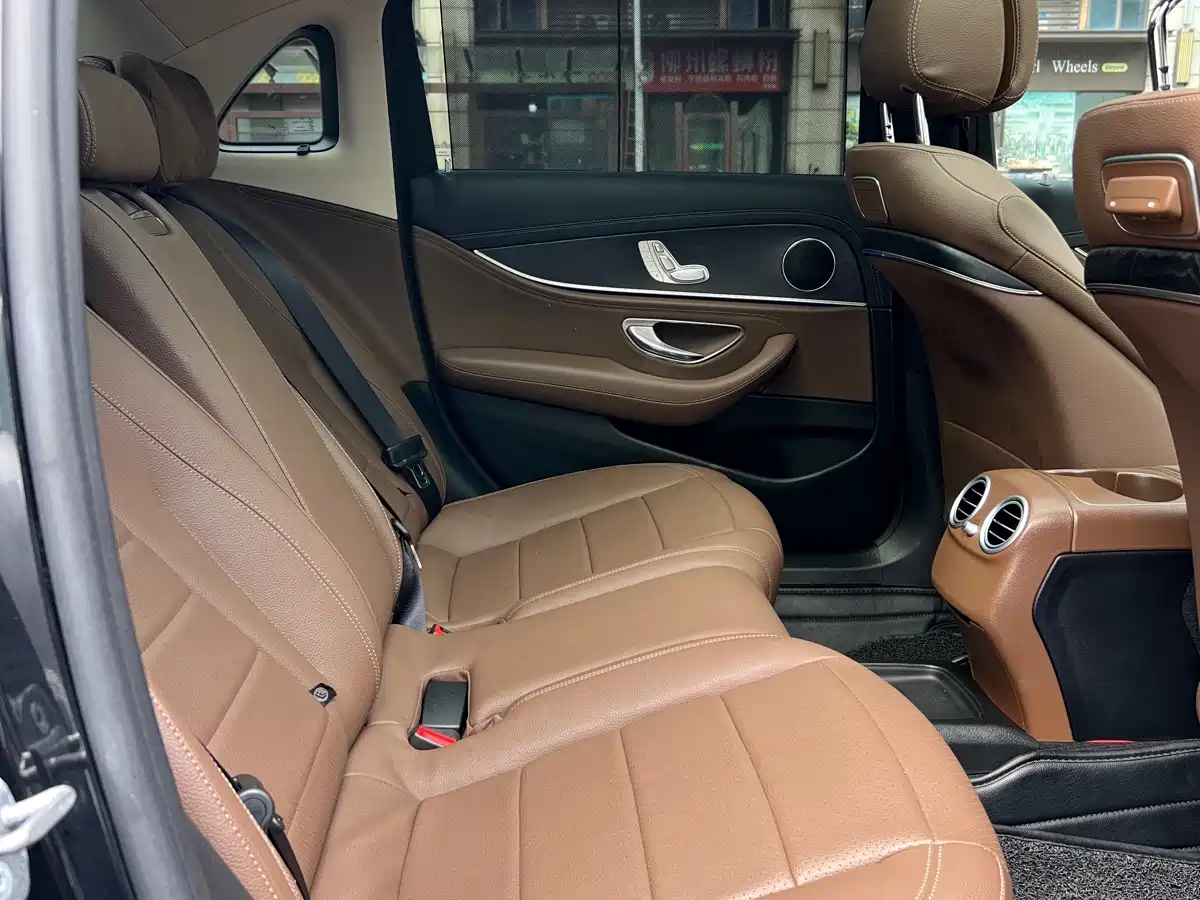 Mercedes-Benz E-Class 2019 E 300 L Sport Fashion фото 12