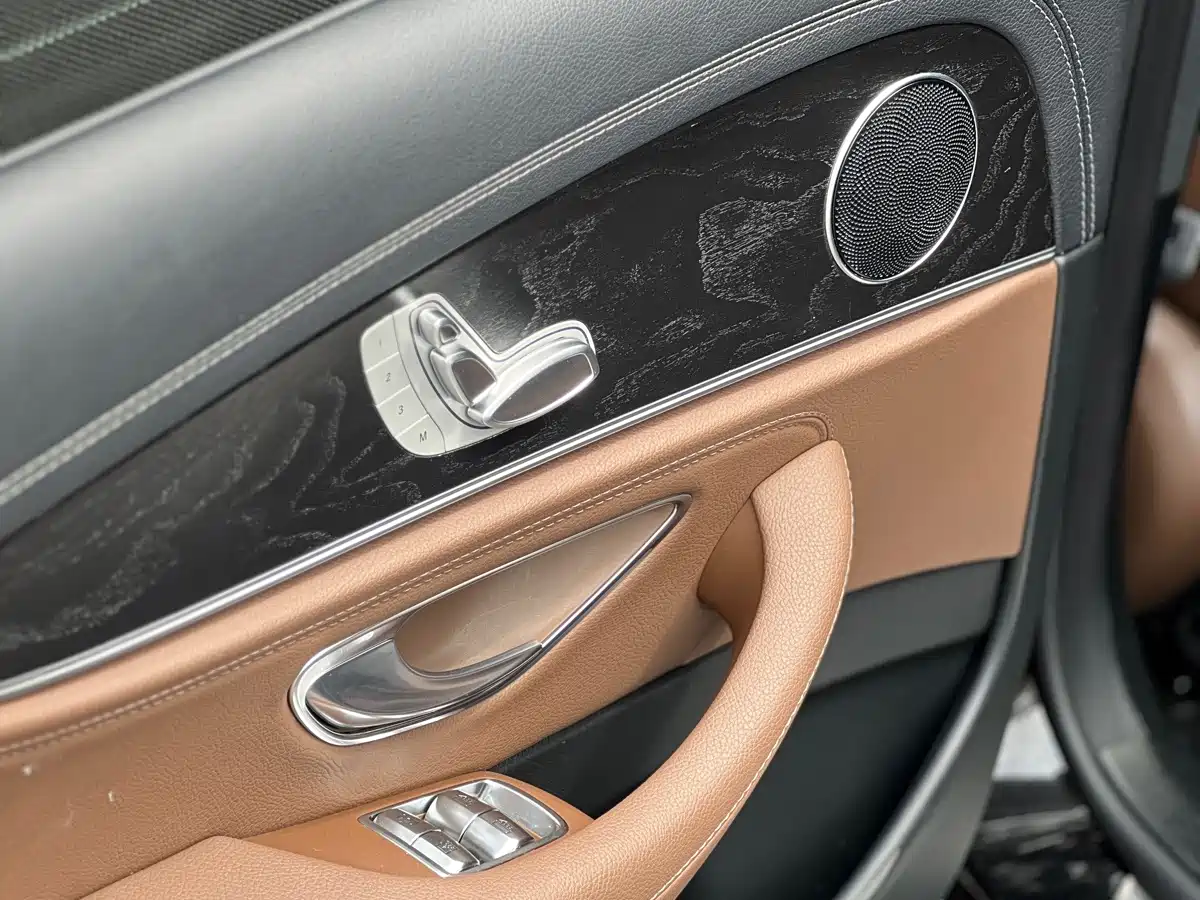 Mercedes-Benz E-Class 2019 E 300 L Sport Fashion фото 17