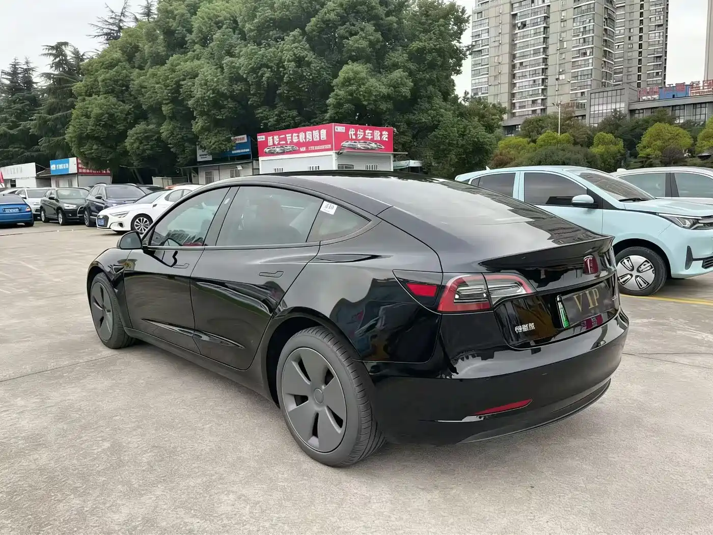 TESLA MODEL 3