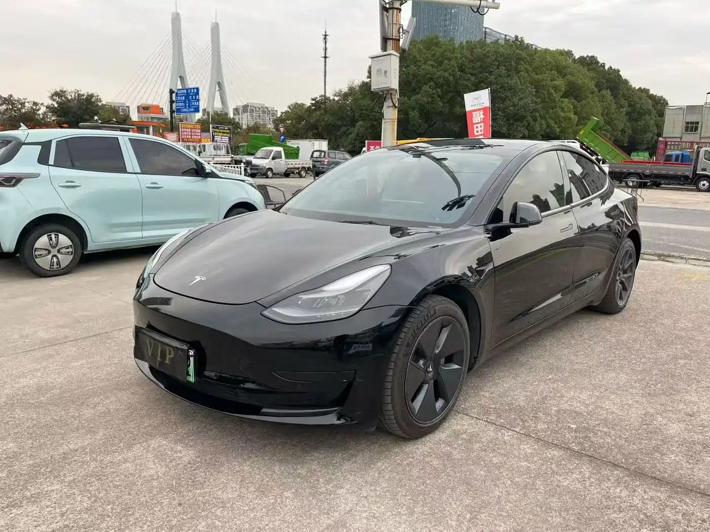 TESLA MODEL 3
