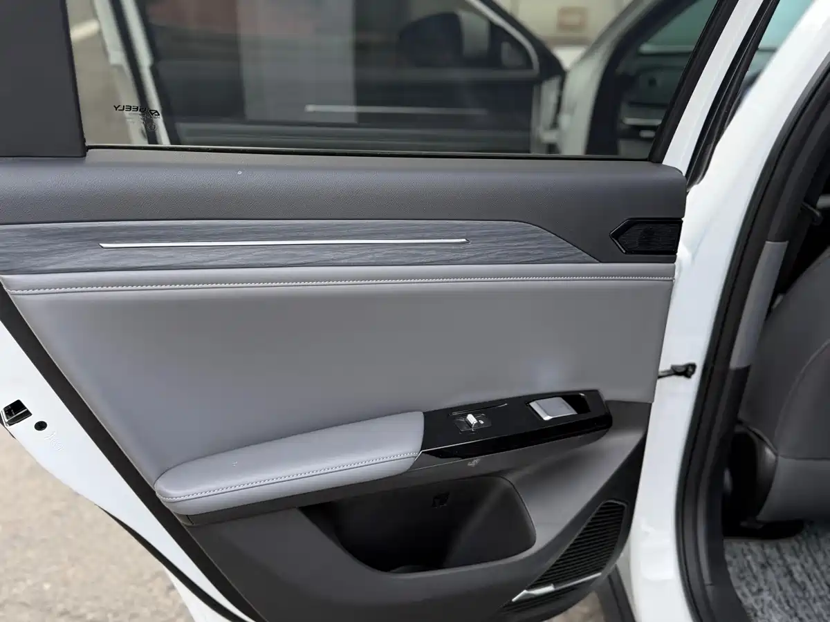 Geely Galaxy Galaxy L6 2025 2025 EM-i 140km Explorer+ Edition