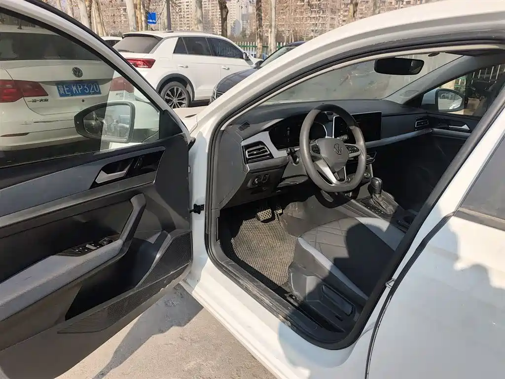 Volkswagen Lavida 2023 Facelift 1.5L Auto Comfort Edition фото 12