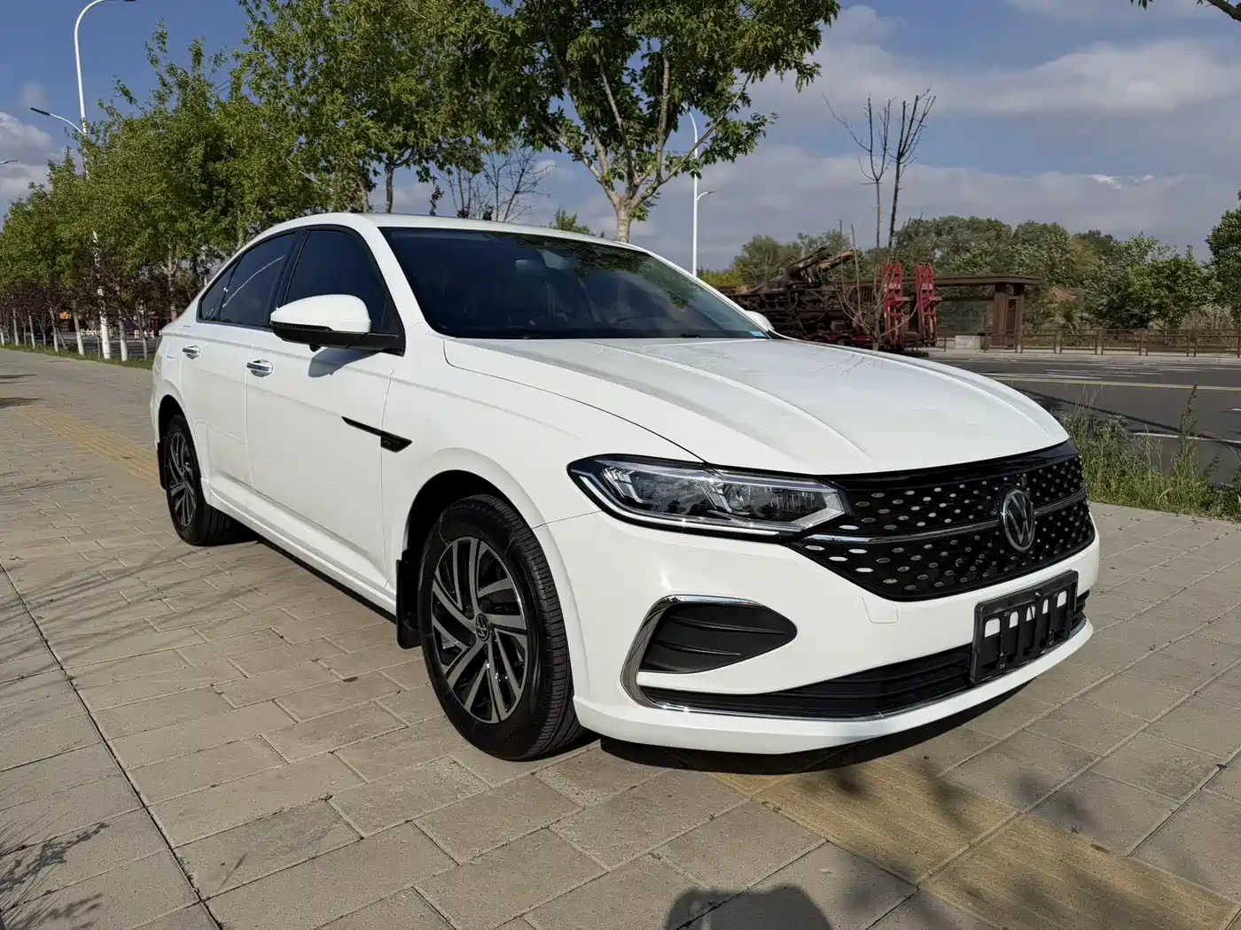 Volkswagen Lavida 2023 Facelift 1.5L Automatic 5 Million Edition фото 3