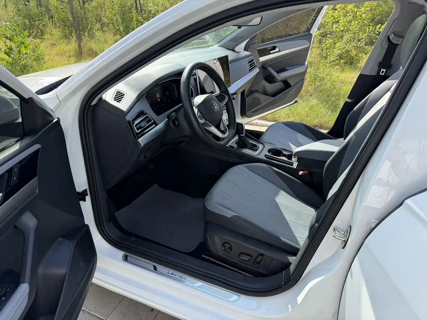 Volkswagen Lavida 2023 Facelift 1.5L Automatic 5 Million Edition фото 15
