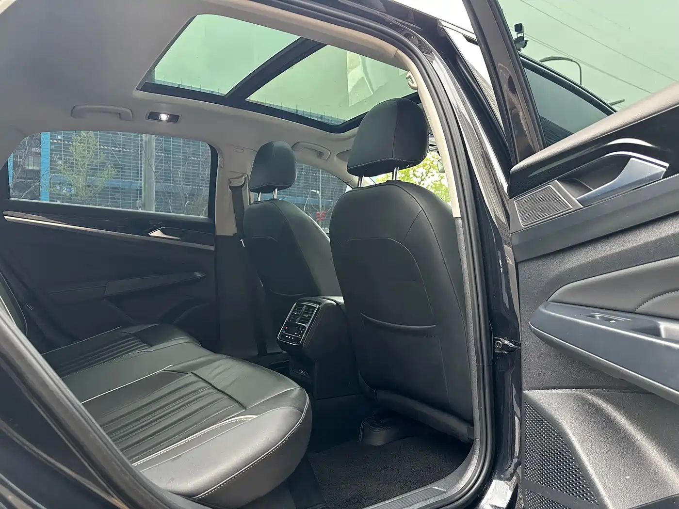 Volkswagen Passat 2023 Facelift 330TSI Starlight Elite Edition фото 11