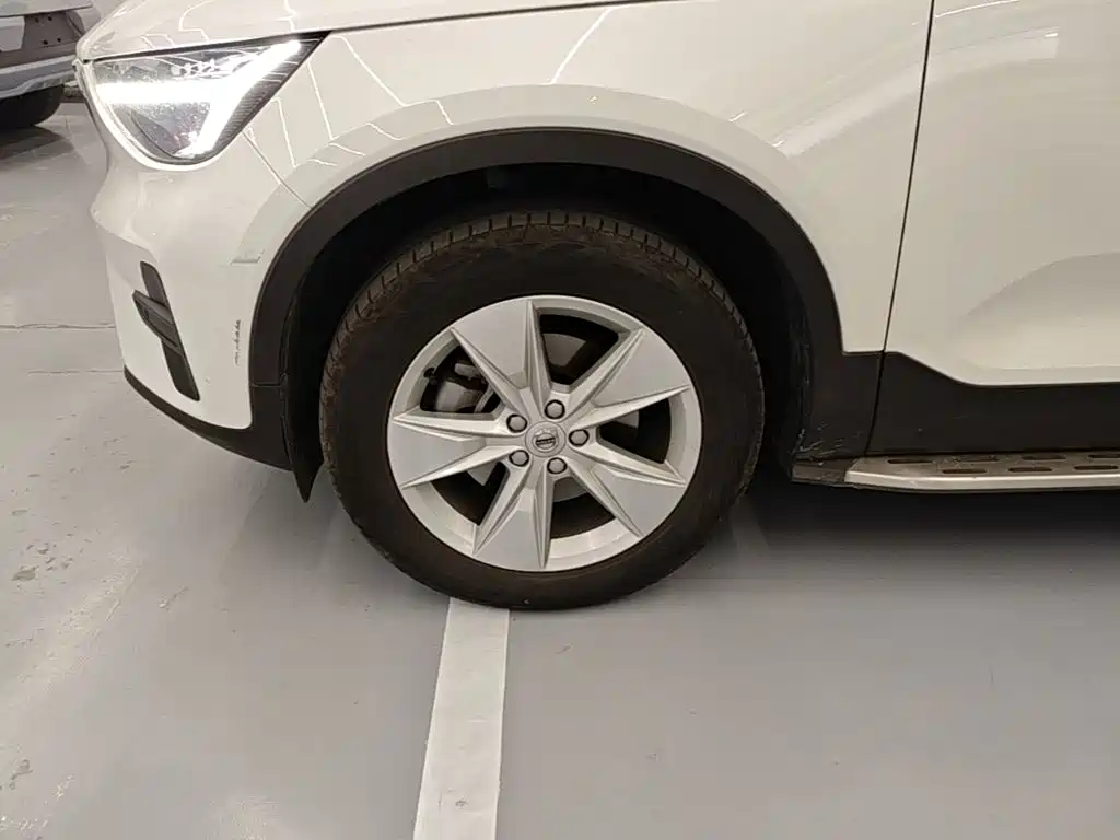 Фото 23 - Volvo XC40