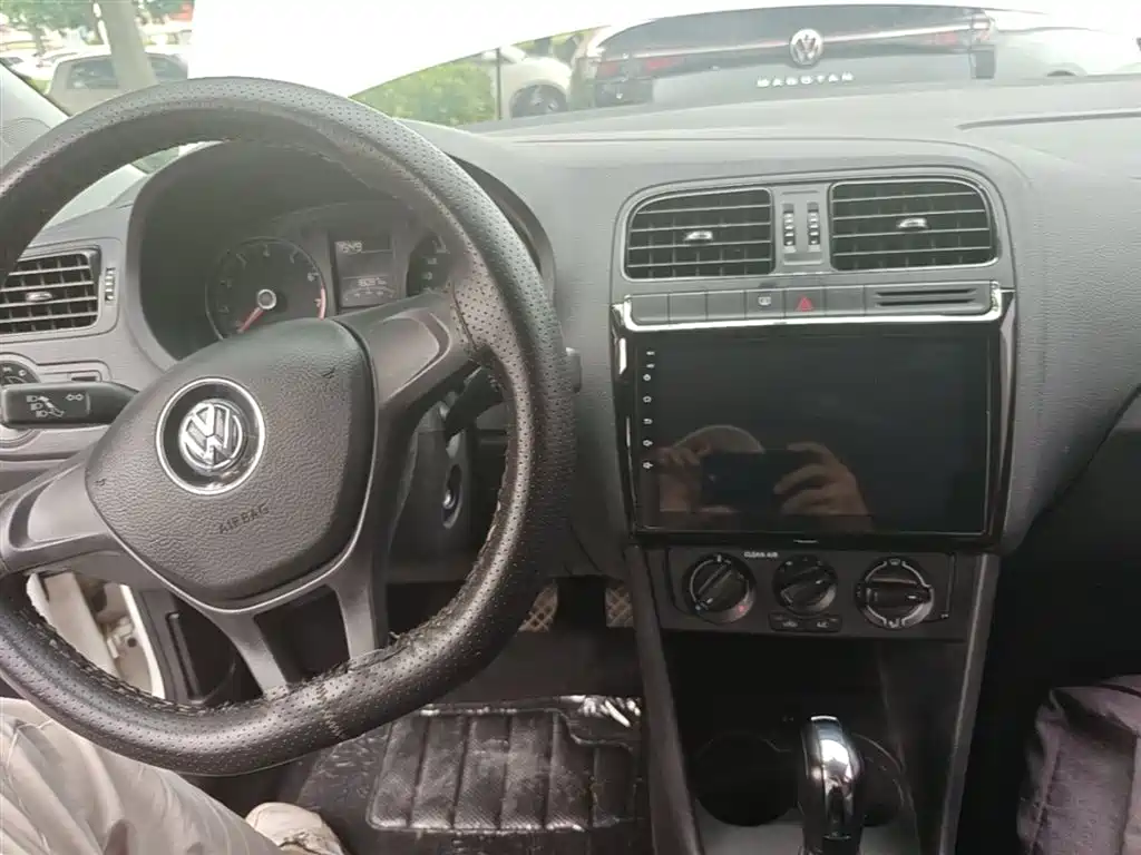 Volkswagen Polo 2016 1.4L Automatic Trend фото 10