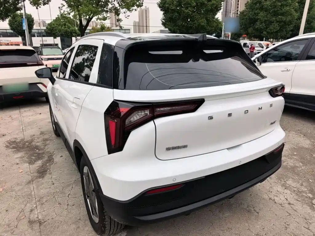 Фото 5 - Geely Geometry E Firefly