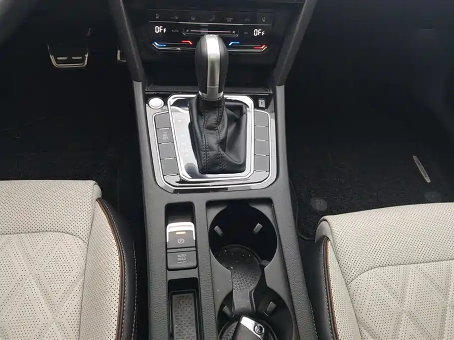 Volkswagen Magotan 2025 Popular Edition 330TSI DSG Luxury фото 16