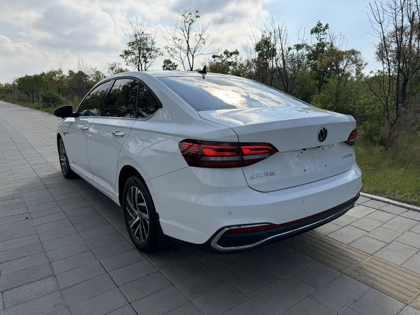 Volkswagen Lavida 2023 Facelift 1.5L Automatic 5 Million Edition фото 7