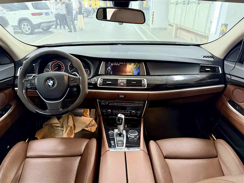 BMW 5 Series GT 2015 535i xDrive фото 9