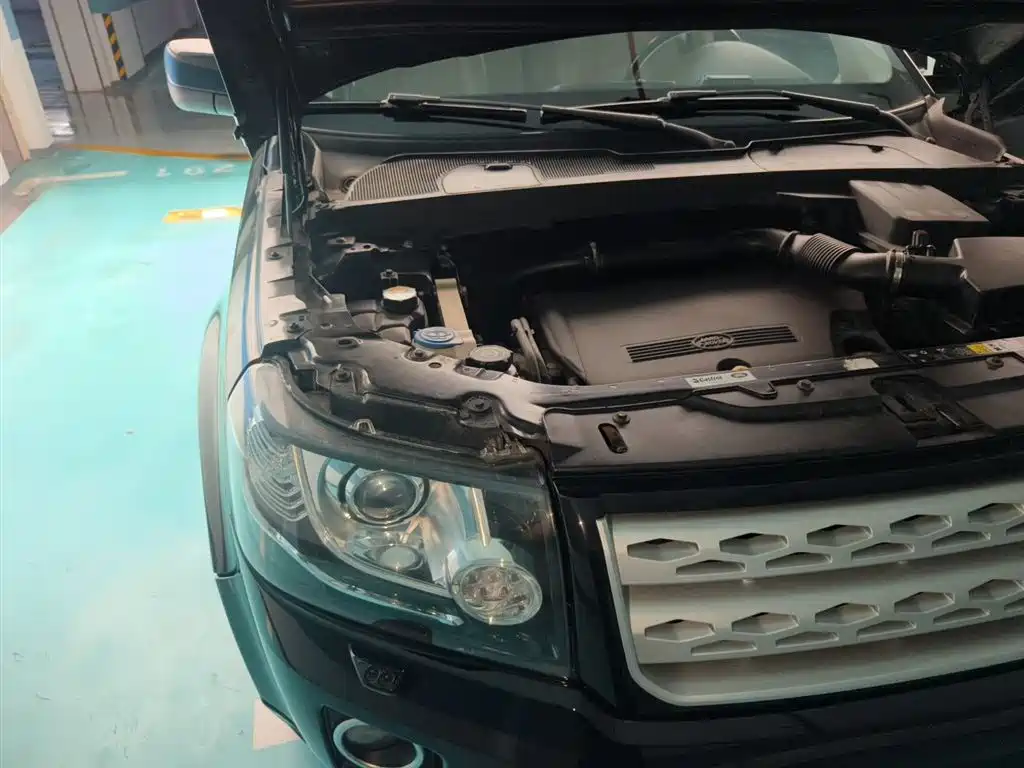 Land Rover Freelander 2 2015 2.2T SD4 XS Collector's Edition фото 21