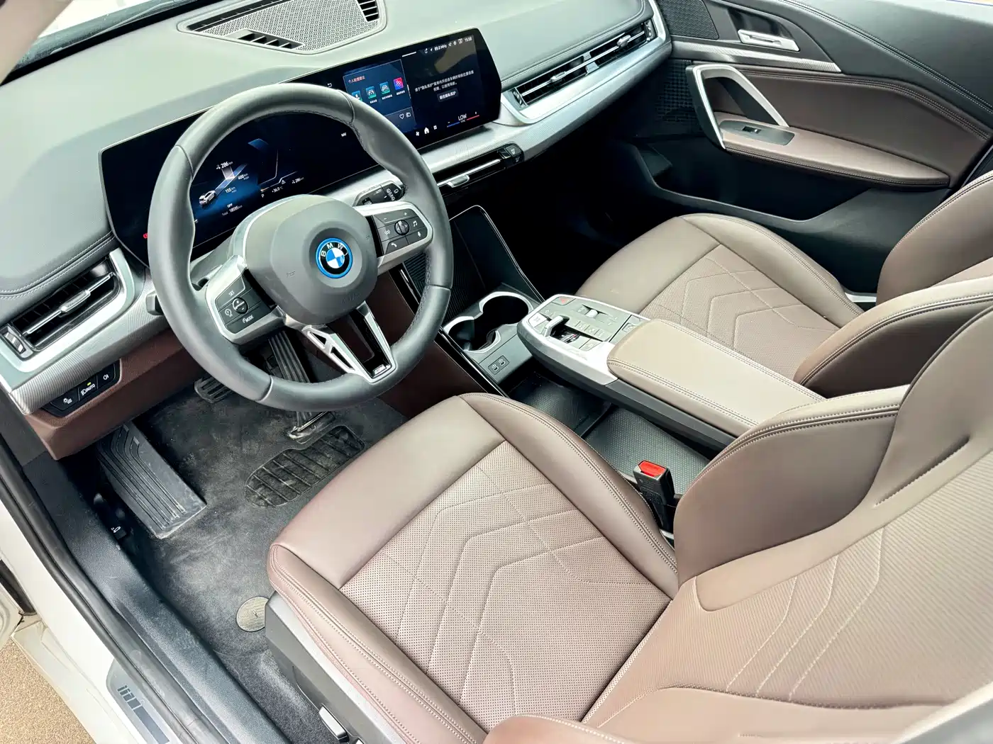 BMW iX1 2025 eDrive25L M Sport Package фото 9