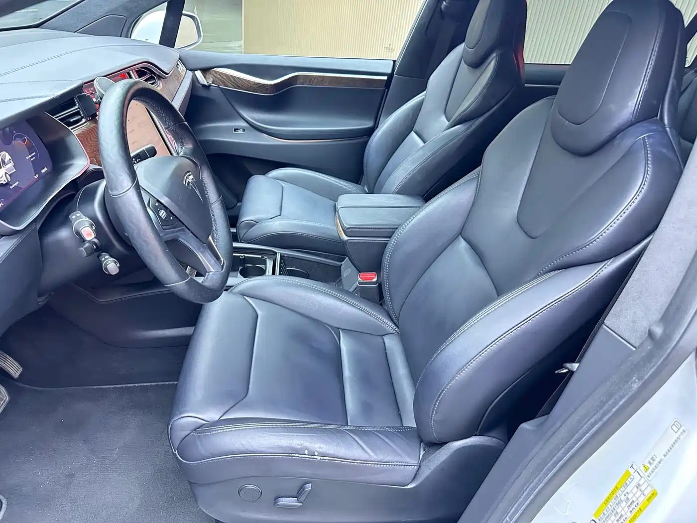 TESLA MODEL X