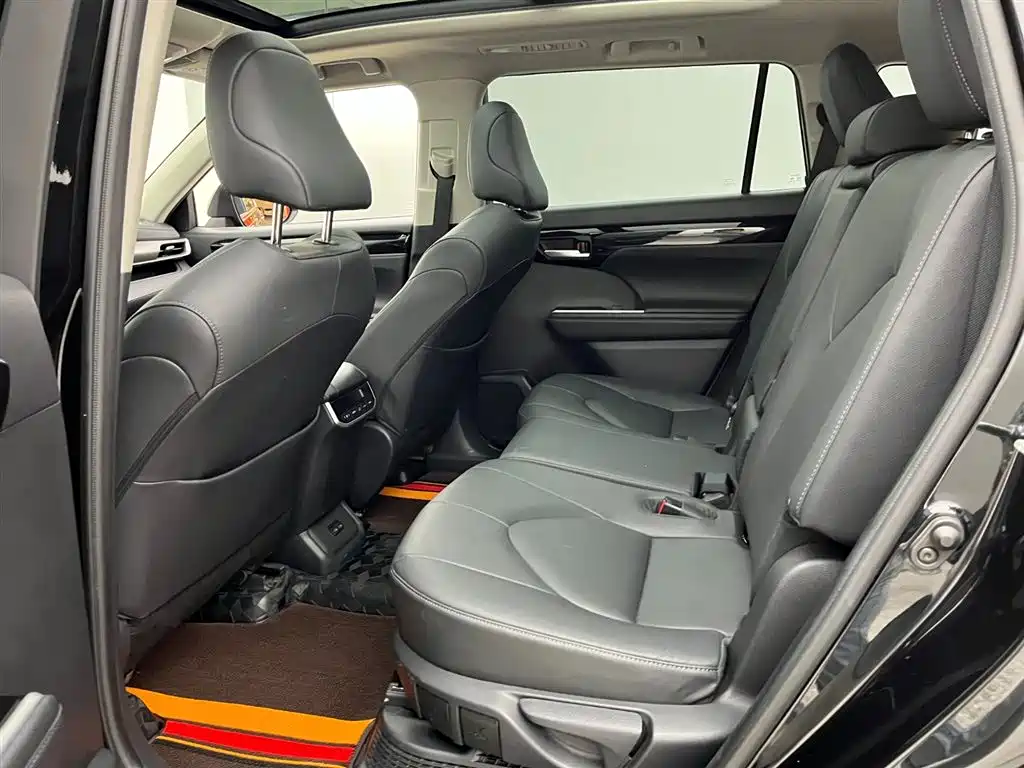 Toyota Highlander 2023 2.5L Smart Hybrid Dual Engine AWD Luxury 7-Seater фото 11