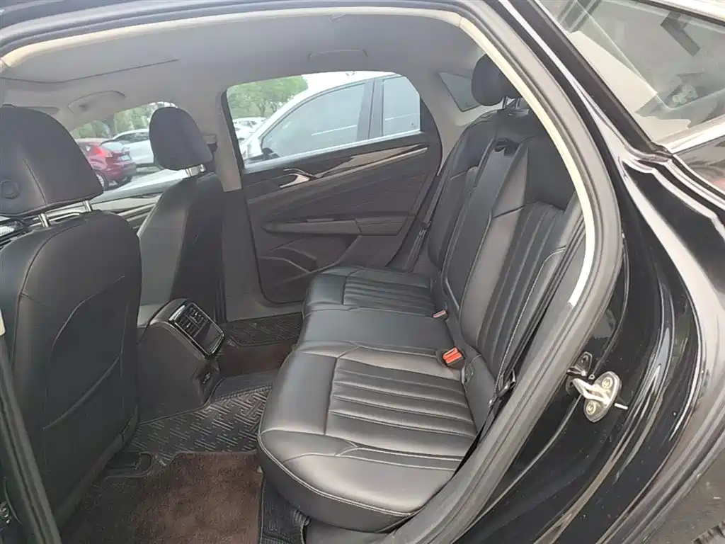 Volkswagen Passat 2021 Model 280TSI Business Edition фото 17