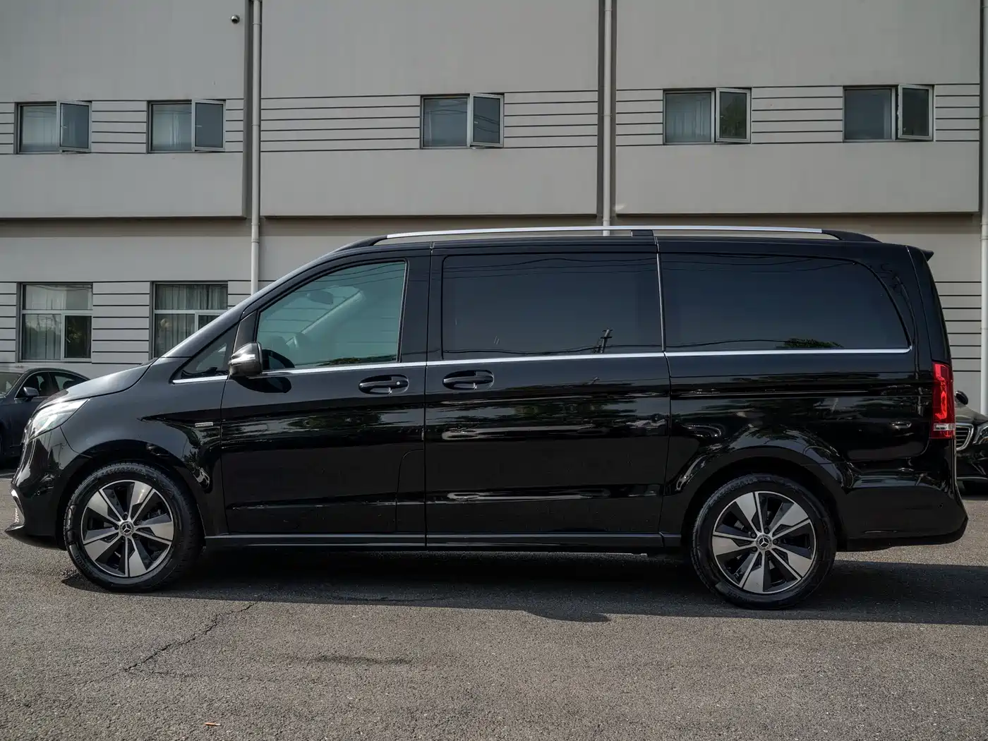 Mercedes-Benz V-Class 2022 V 260 Prestige Edition фото 4