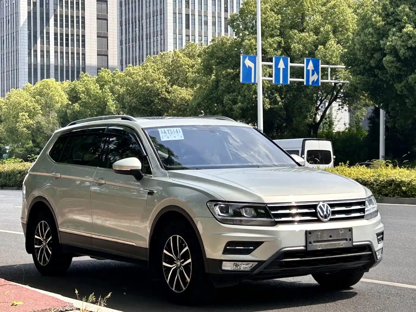 Volkswagen Tiguan L 2017 330TSI Automatic 2WD Luxury Edition фото 3