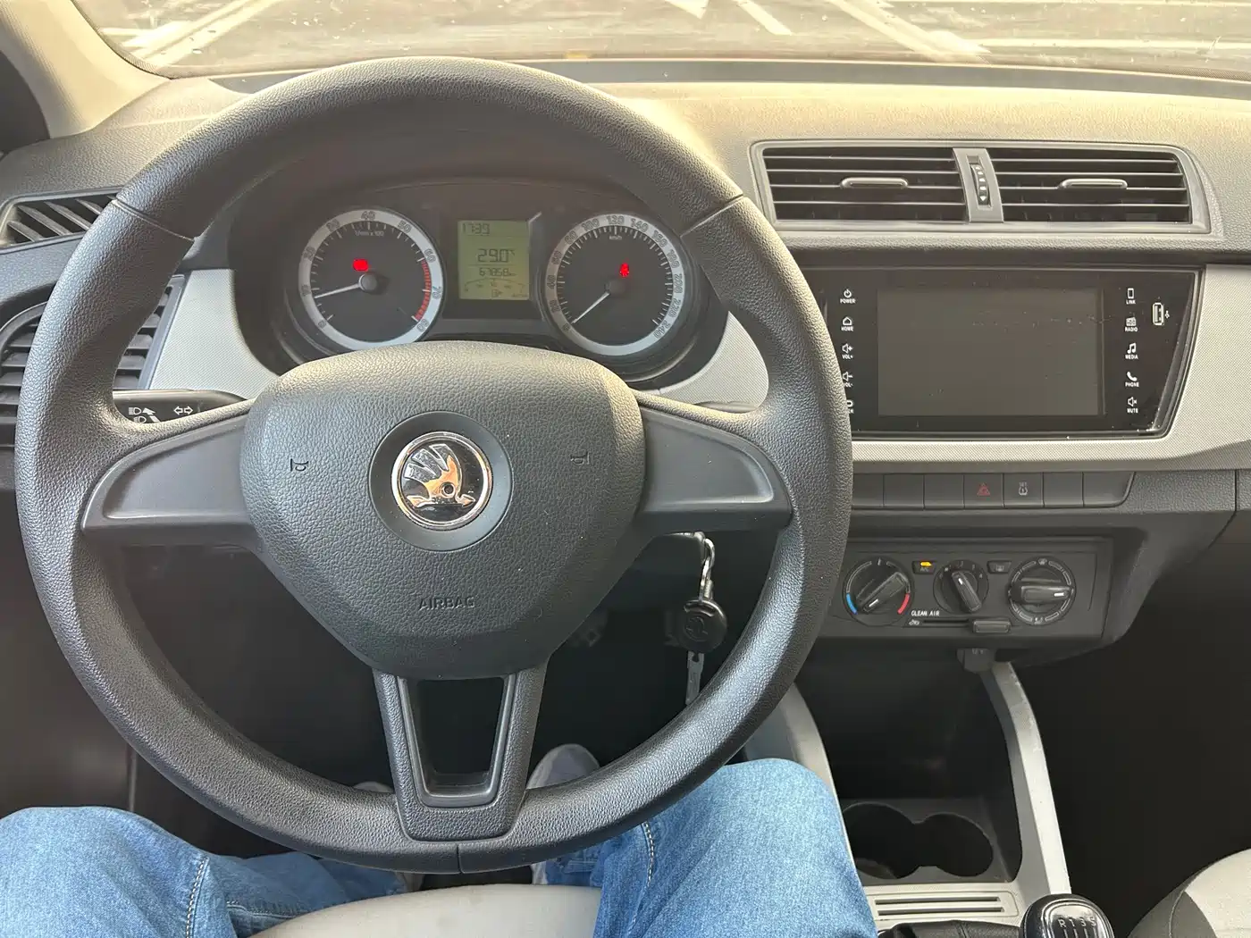 Škoda Fabia 2017 1.4L Manual Forward Edition фото 10